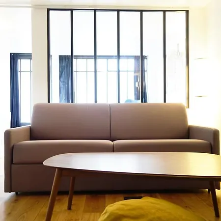 Charming Near Father Lachaise Apartment *